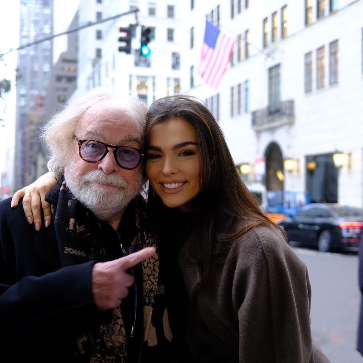 @circustheaterroncalli feiert Premiere in New York. Wunderbar Together ist mit dabei und spricht mit Gründer Bernhard Paul und @lillypaul über Tiere im Zirkus, die Farben von Zirkuswagen und die Kosten eines Auftritts in New York. Den Link findet ihr in unserer bio. 

@brand_eins | @futurelix | @katalinafarkas