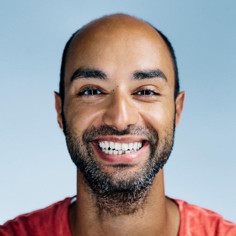 Folge 57 mit @ijadmadisch. 

Ijad Madisch, Gründer und CEO von Researchgate, hätte das Gespräch mit uns auch einfach absagen können - aber „wenn ich was zugesagt habe, dann halte ich es auch.“ Und so sprechen wir über die vergangenen Tage, warum er 10% seiner Mitarbeitenden kündigen muss und was vor ihm und uns liegt. „Der atomare Winter fängt jetzt erst an. Und die überleben werden, sind die, die jetzt handeln“, sagt Ijad. Mit dem harten Einschnitt reagiert er auf das Nachlassen der Anzeigendollars, die bis heute den Hauptumsatz von Researchgate bedeuten. „Das Advertising hat uns profitabel gemacht, aber langfristig wird es nicht unser Modell sein.“

Link zur Folge im Profil.